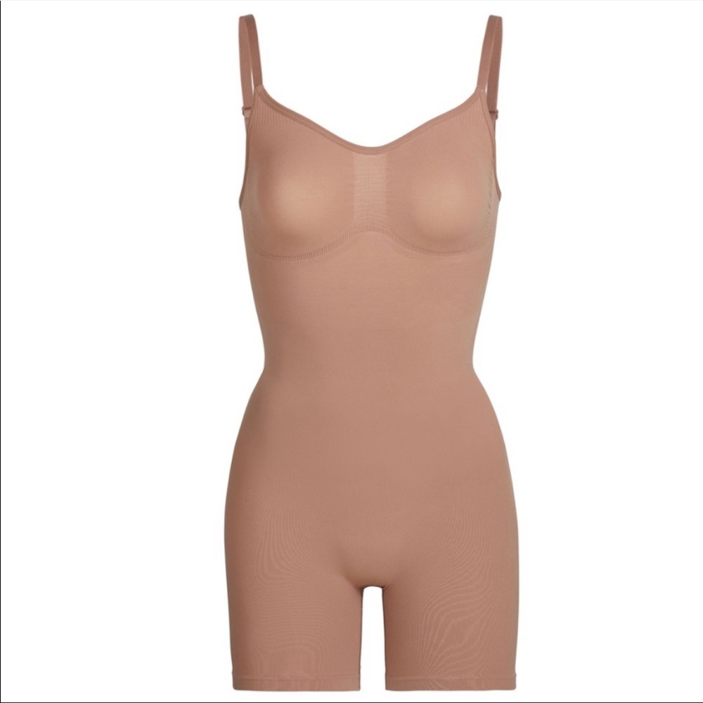 NWOT SCULPTING BODYSUIT MID THIGH W. OPEN GUSSET